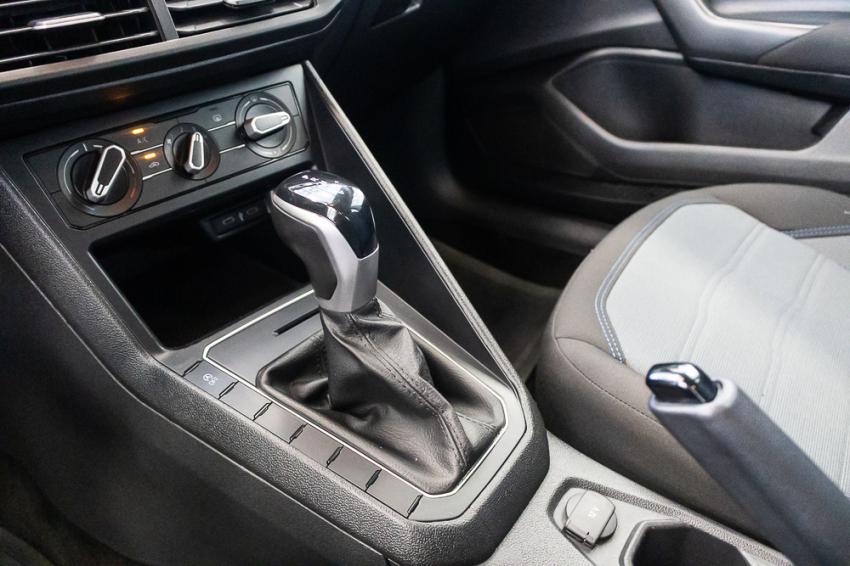 Volkswagen NIVUS 1.0 200 TSI TOTAL FLEX COMFORTLINE AUTOMÁTICO 17