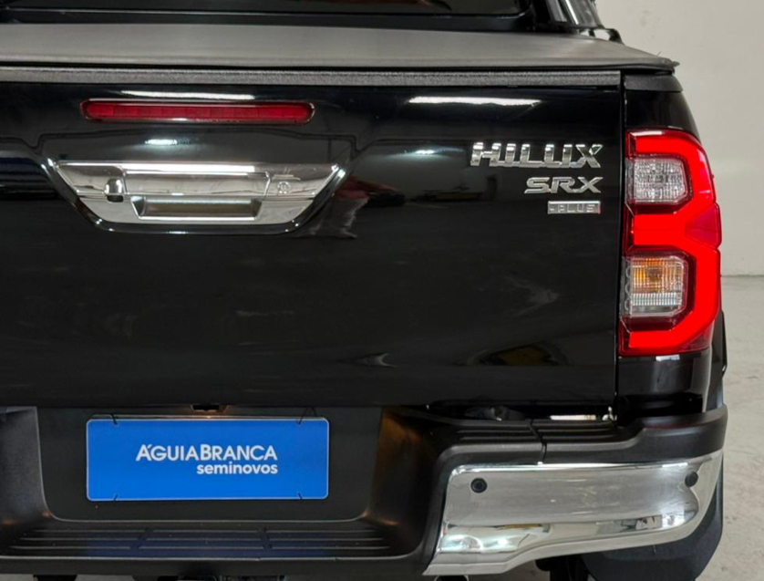 Toyota HILUX 2.8 D-4D TURBO DIESEL CD SRX PLUS 4X4 AUTOMÁTICO 8