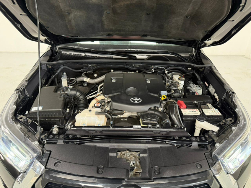 Toyota HILUX 2.8 D-4D TURBO DIESEL CD SRX PLUS 4X4 AUTOMÁTICO 5