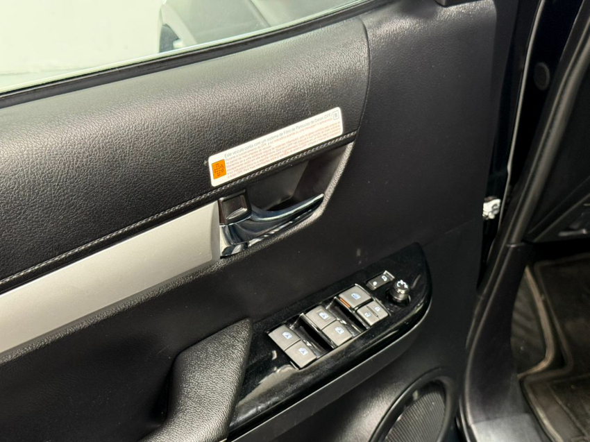 Toyota HILUX 2.8 D-4D TURBO DIESEL CD SRX PLUS 4X4 AUTOMÁTICO 23