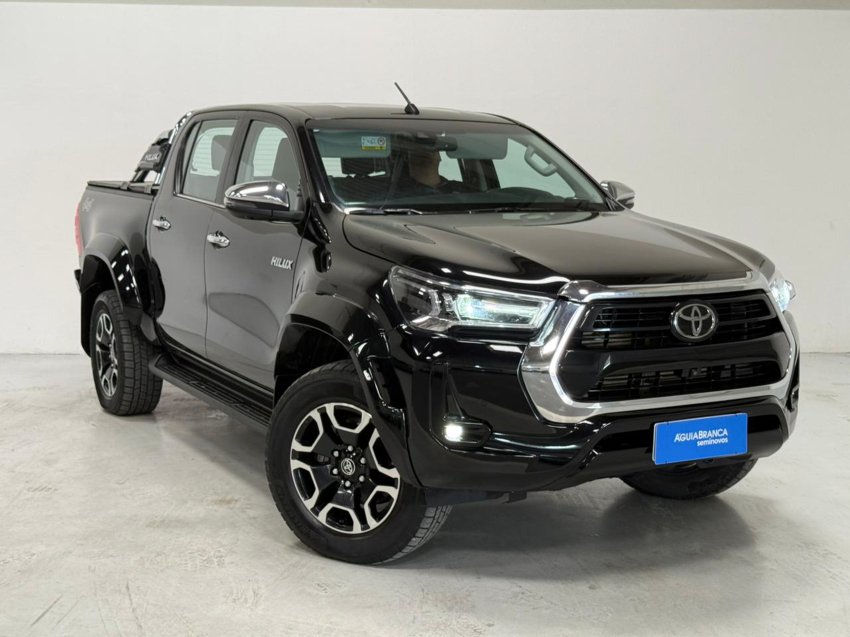 Toyota HILUX 2.8 D-4D TURBO DIESEL CD SRX PLUS 4X4 AUTOMÁTICO 4