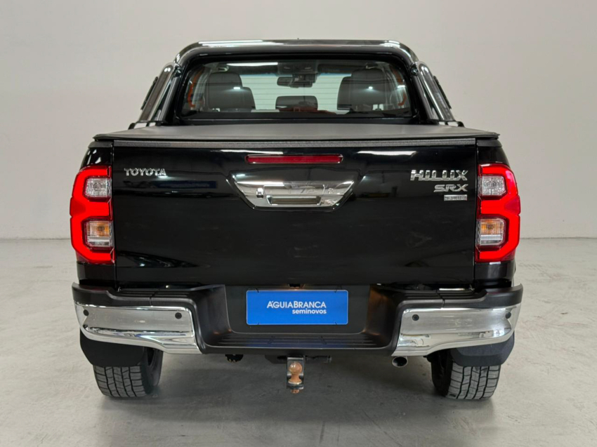 Toyota HILUX 2.8 D-4D TURBO DIESEL CD SRX PLUS 4X4 AUTOMÁTICO 7