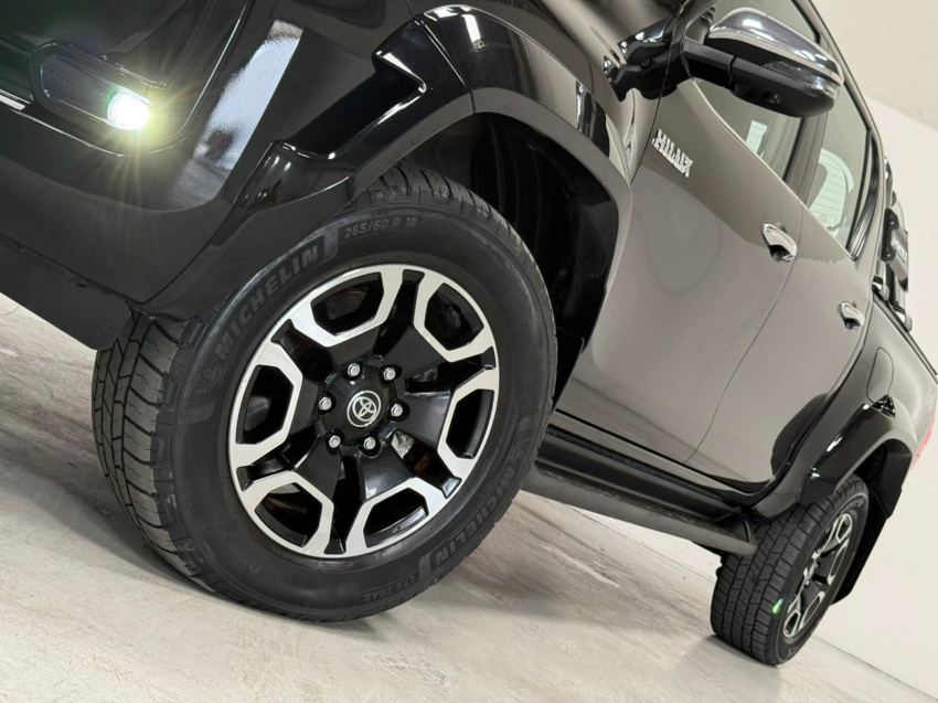 Toyota HILUX 2.8 D-4D TURBO DIESEL CD SRX PLUS 4X4 AUTOMÁTICO 2