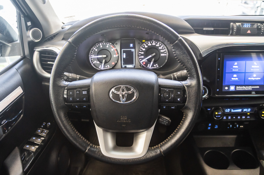Toyota HILUX 2.8 D-4D TURBO DIESEL CD SRX PLUS 4X4 AUTOMÁTICO 14