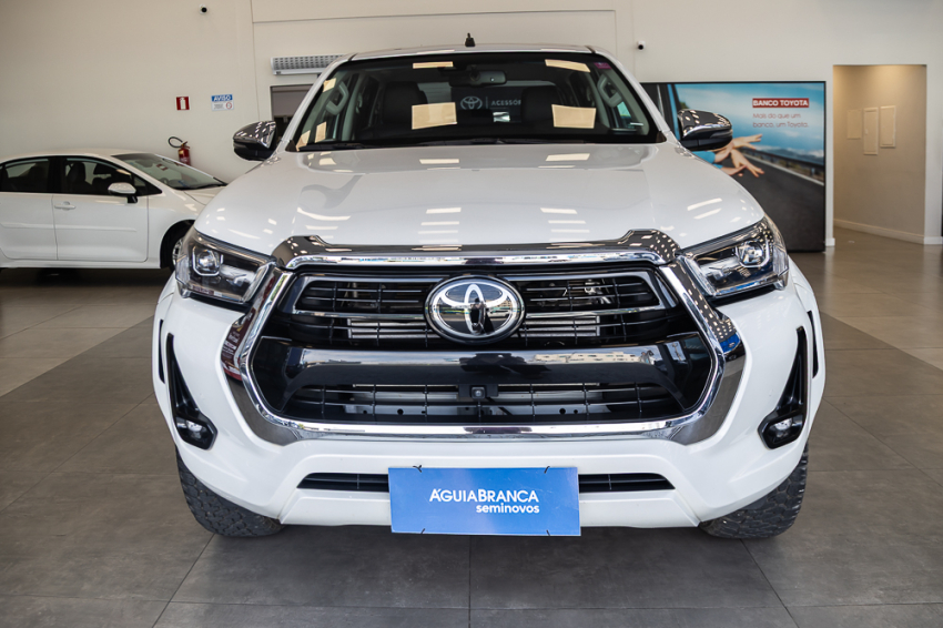 Toyota HILUX 2.8 D-4D TURBO DIESEL CD SRX PLUS 4X4 AUTOMÁTICO 3