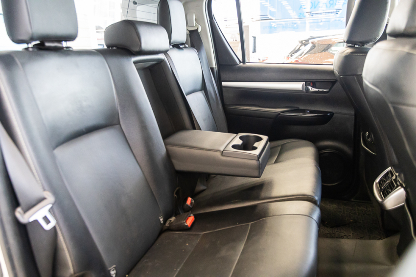 Toyota HILUX 2.8 D-4D TURBO DIESEL CD SRX PLUS 4X4 AUTOMÁTICO 20
