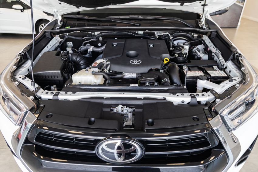 Toyota HILUX 2.8 D-4D TURBO DIESEL CD SRX PLUS 4X4 AUTOMÁTICO 7