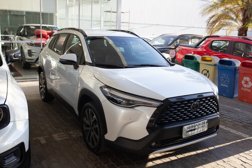 Carro Toyota COROLLA CROSS