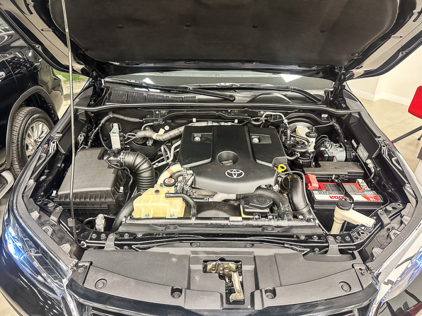 Carro Toyota HILUX SW4