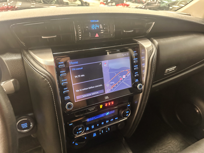 Carro Toyota HILUX SW4