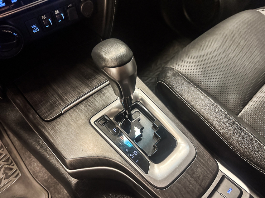 Carro Toyota HILUX SW4