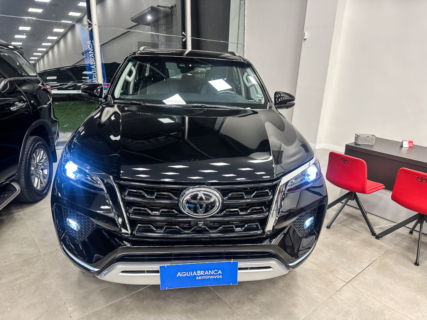 Carro Toyota HILUX SW4