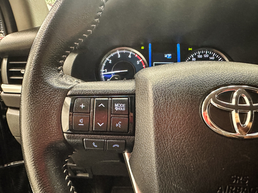 Carro Toyota HILUX SW4