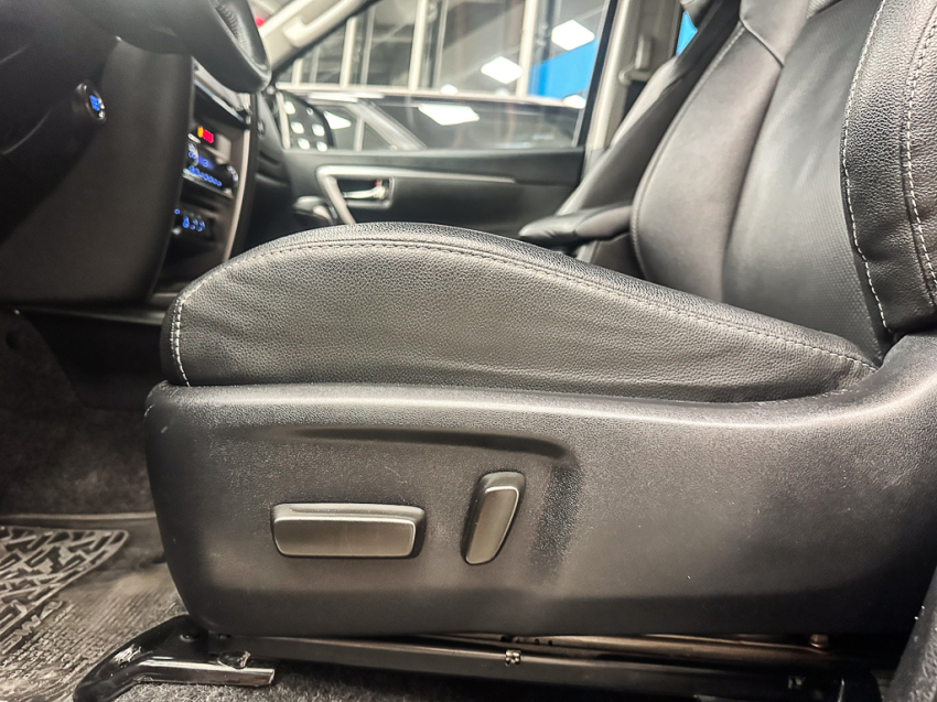 Carro Toyota HILUX SW4