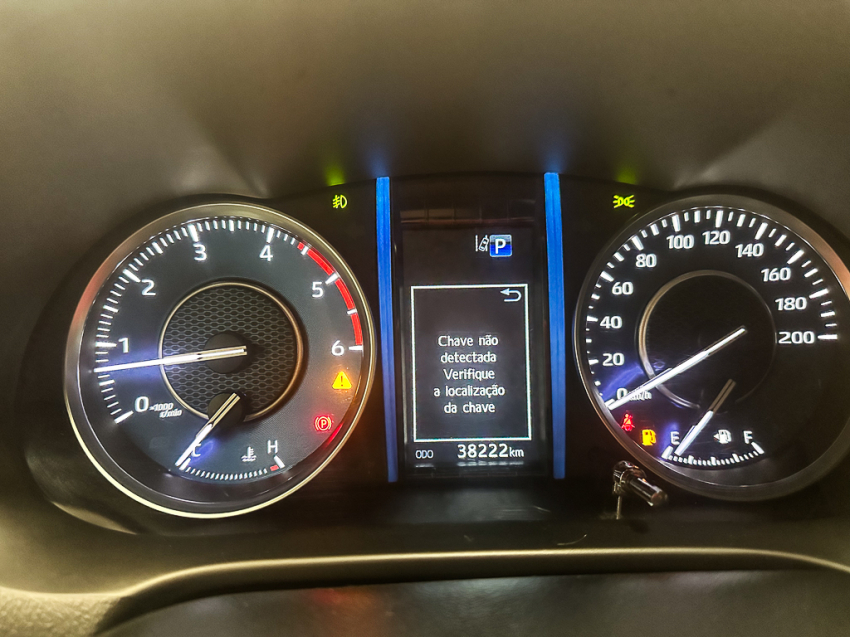 Carro Toyota HILUX SW4