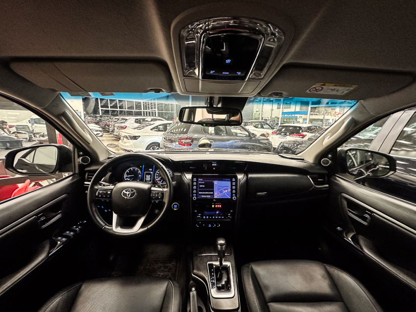Carro Toyota HILUX SW4