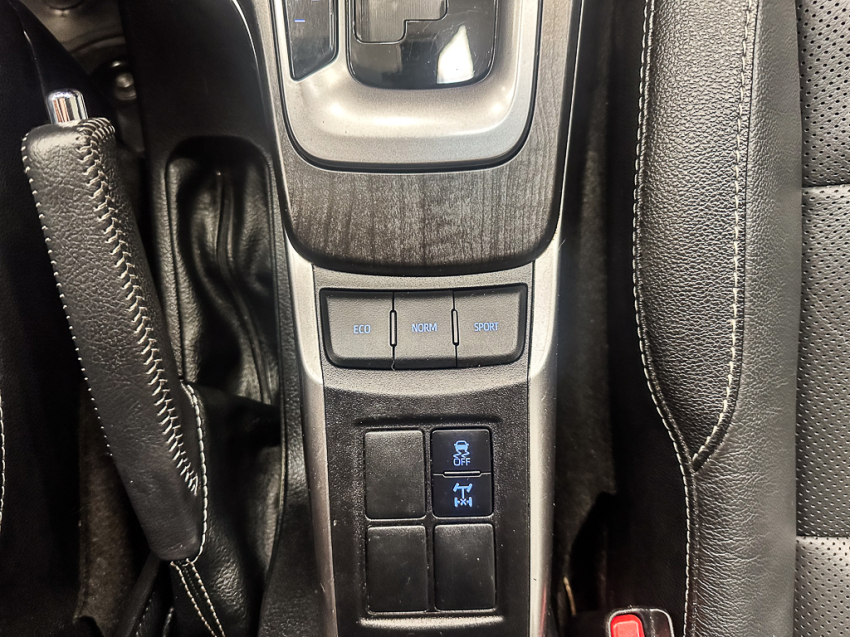 Carro Toyota HILUX SW4