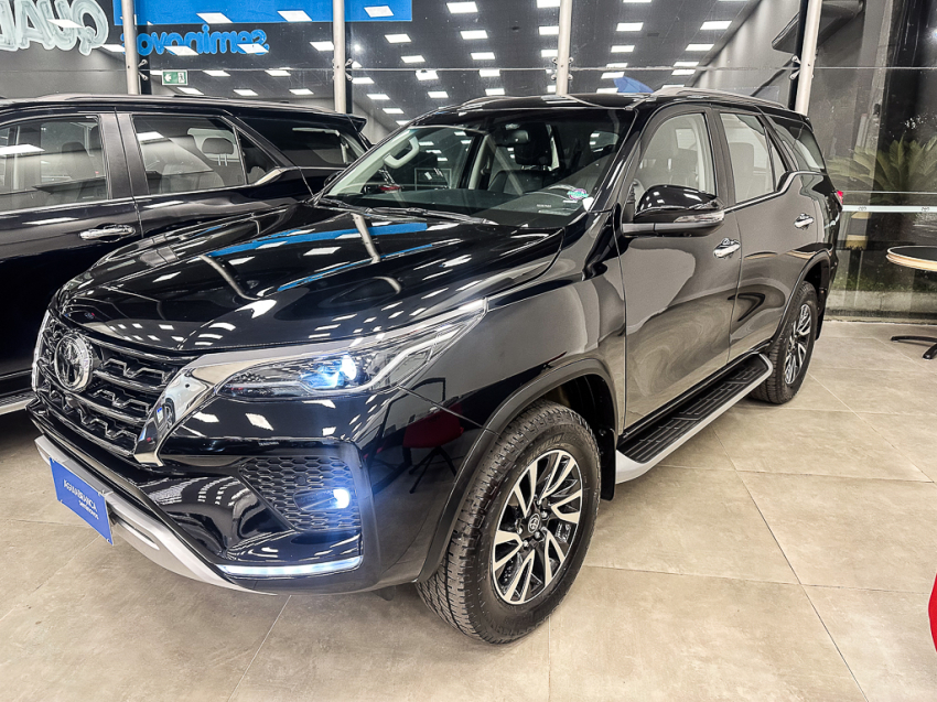 Carro Toyota HILUX SW4