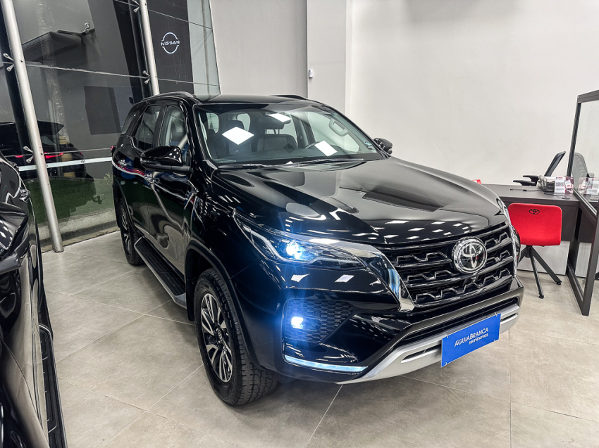 Carro Toyota HILUX SW4