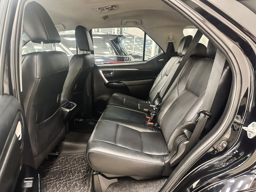 Carro Toyota HILUX SW4