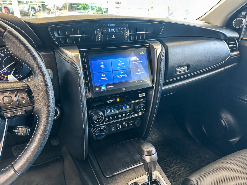Toyota HILUX SW4 2.8 D-4D TURBO DIESEL SRX PLATINUM 7L 4X4 AUTOMÁTICO 16