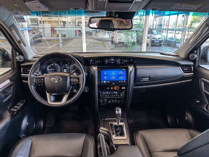 Toyota HILUX SW4 2.8 D-4D TURBO DIESEL SRX PLATINUM 7L 4X4 AUTOMÁTICO 14