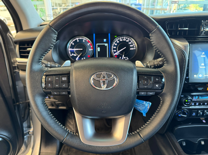 Toyota HILUX SW4 2.8 D-4D TURBO DIESEL SRX PLATINUM 4X4 AUTOMÁTICO 14