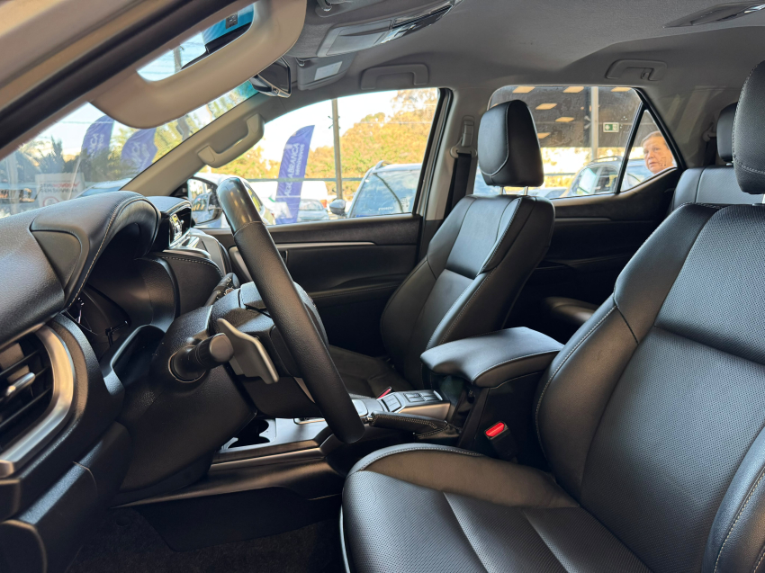 Toyota HILUX SW4 2.8 D-4D TURBO DIESEL SRX PLATINUM 4X4 AUTOMÁTICO 21