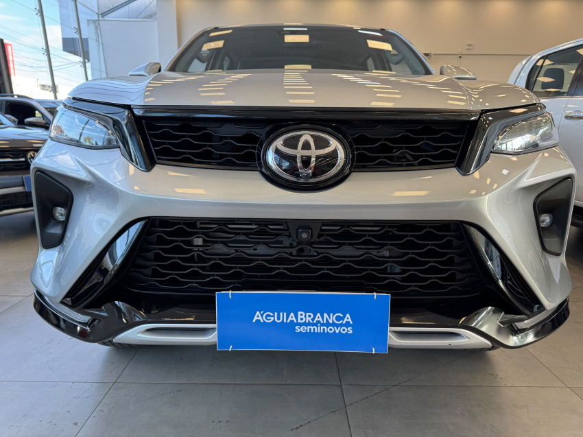 Toyota HILUX SW4 2.8 D-4D TURBO DIESEL SRX PLATINUM 4X4 AUTOMÁTICO 4