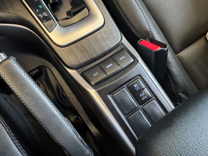 Toyota HILUX SW4 2.8 D-4D TURBO DIESEL SRX PLATINUM 4X4 AUTOMÁTICO 18