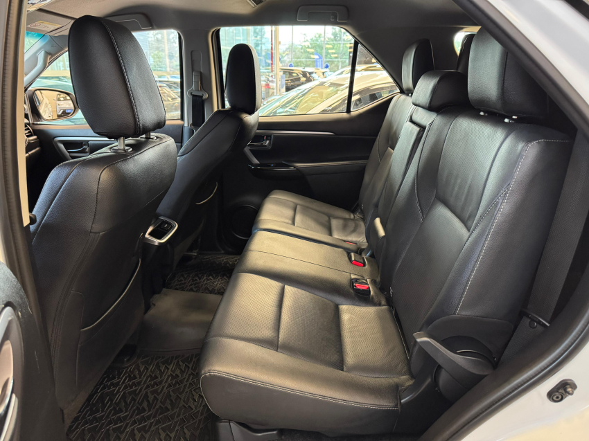Toyota HILUX SW4 2.8 D-4D TURBO DIESEL SRX PLATINUM 4X4 AUTOMÁTICO 22