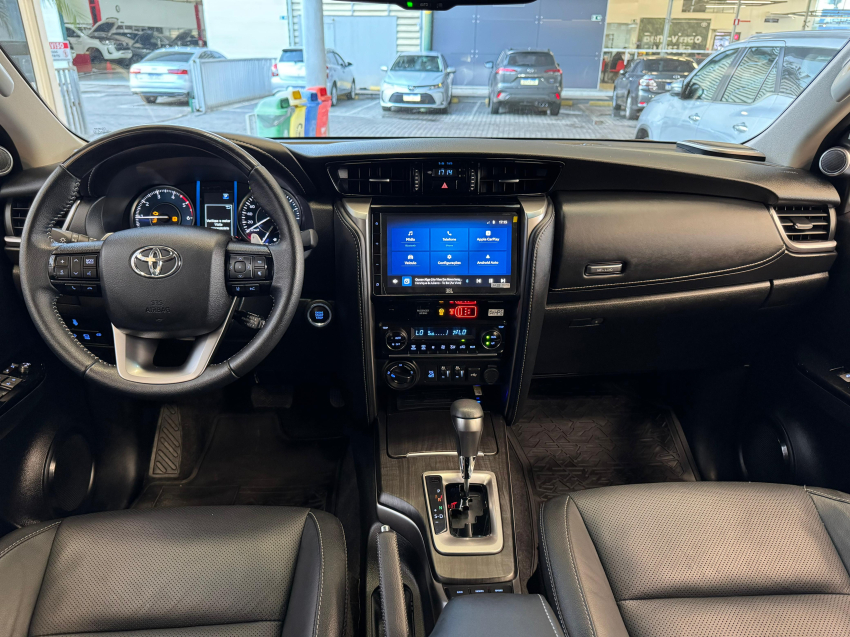 Toyota HILUX SW4 2.8 D-4D TURBO DIESEL SRX PLATINUM 4X4 AUTOMÁTICO 14