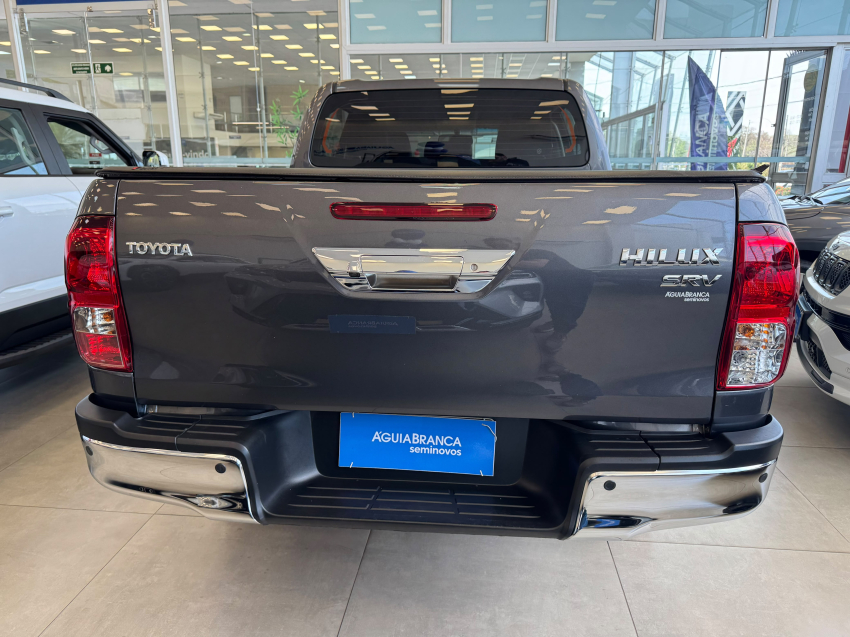 Toyota HILUX 2.8 D-4D TURBO DIESEL CD SRV 4X4 AUTOMÁTICO 7