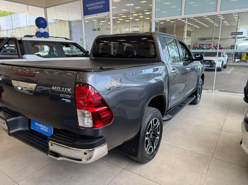 Toyota HILUX 2.8 D-4D TURBO DIESEL CD SRV 4X4 AUTOMÁTICO 8