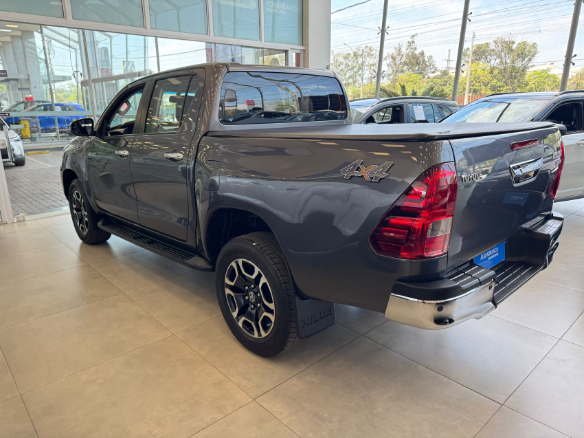 Toyota HILUX 2.8 D-4D TURBO DIESEL CD SRV 4X4 AUTOMÁTICO 6