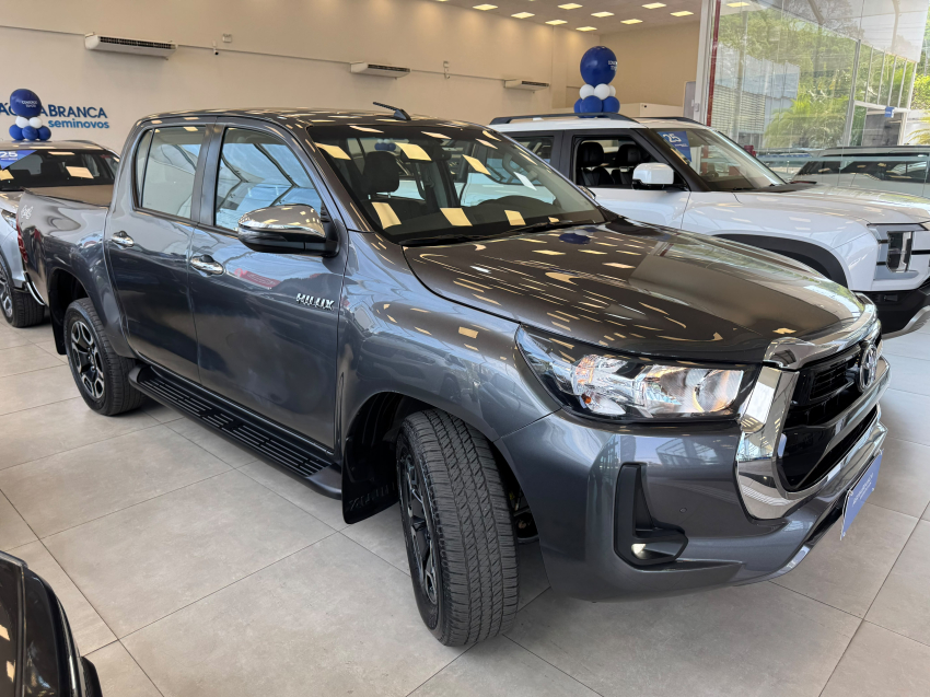 Toyota HILUX 2.8 D-4D TURBO DIESEL CD SRV 4X4 AUTOMÁTICO 4