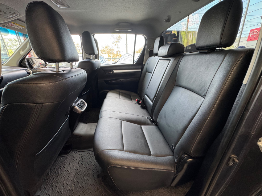 Toyota HILUX 2.8 D-4D TURBO DIESEL CD SRV 4X4 AUTOMÁTICO 20
