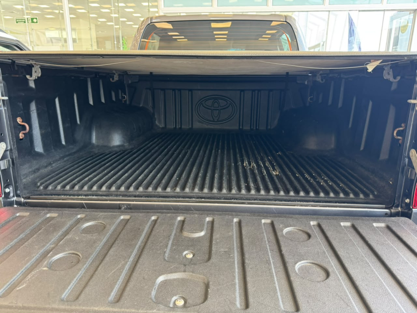 Toyota HILUX 2.8 D-4D TURBO DIESEL CD SRV 4X4 AUTOMÁTICO 9
