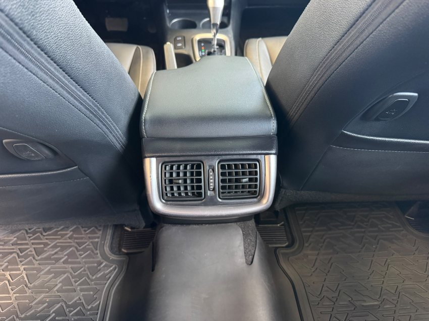 Toyota HILUX 2.8 D-4D TURBO DIESEL CD SRV 4X4 AUTOMÁTICO 21