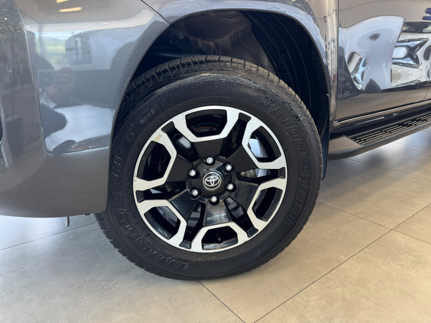 Toyota HILUX 2.8 D-4D TURBO DIESEL CD SRV 4X4 AUTOMÁTICO 2