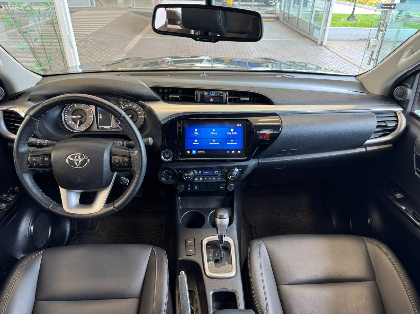 Toyota HILUX 2.8 D-4D TURBO DIESEL CD SRV 4X4 AUTOMÁTICO 12