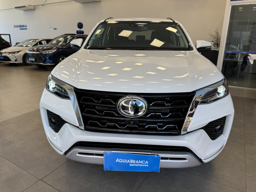 Toyota HILUX SW4 2.8 D-4D TURBO DIESEL SRX 7L 4X4 AUTOMÁTICO 3