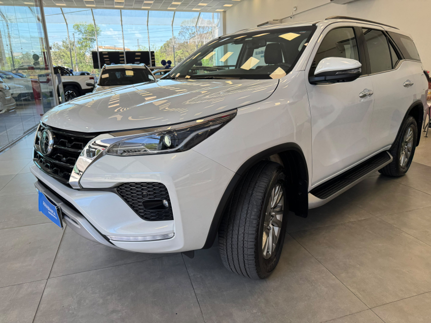 Toyota HILUX SW4 2.8 D-4D TURBO DIESEL SRX 7L 4X4 AUTOMÁTICO
