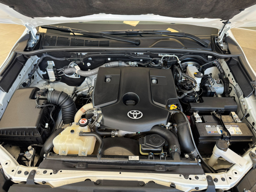 Toyota HILUX SW4 2.8 D-4D TURBO DIESEL SRX 7L 4X4 AUTOMÁTICO 5