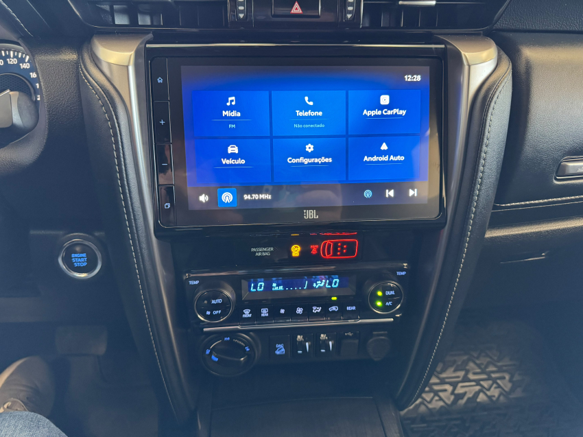 Toyota HILUX SW4 2.8 D-4D TURBO DIESEL SRX 7L 4X4 AUTOMÁTICO 16