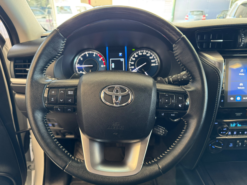 Toyota HILUX SW4 2.8 D-4D TURBO DIESEL SRX 7L 4X4 AUTOMÁTICO 14