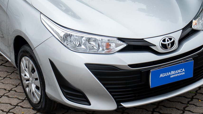 Toyota YARIS 1.5 16V FLEX SEDAN XL LIVE MULTIDRIVE 4