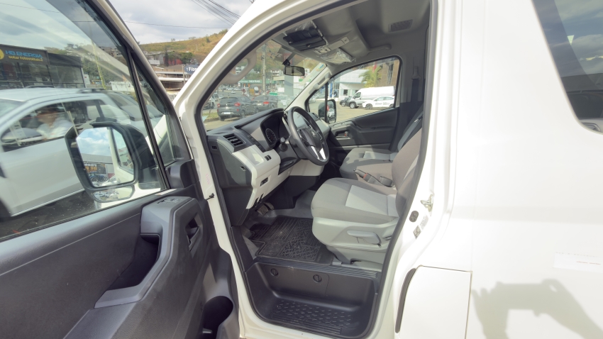 Toyota HIACE 2.8 D-4D TURBO DIESEL MINIBUS 15+1 DX AUTOMÁTICO 12