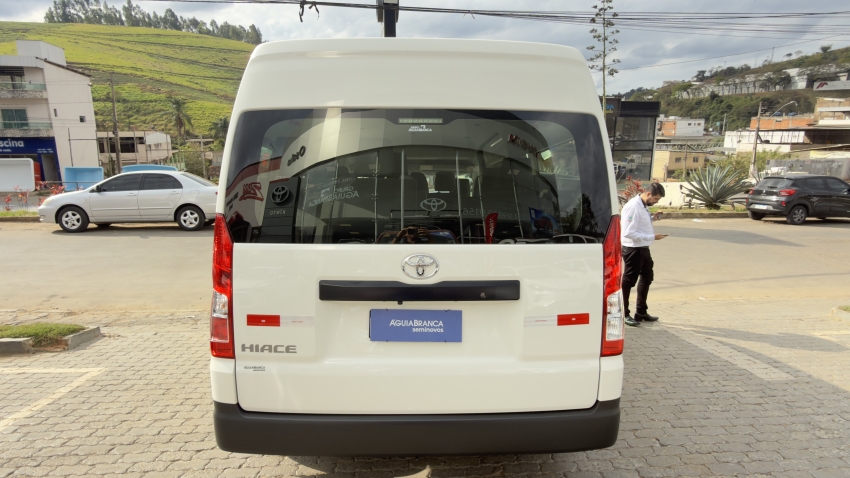 Toyota HIACE 2.8 D-4D TURBO DIESEL MINIBUS 15+1 DX AUTOMÁTICO 7