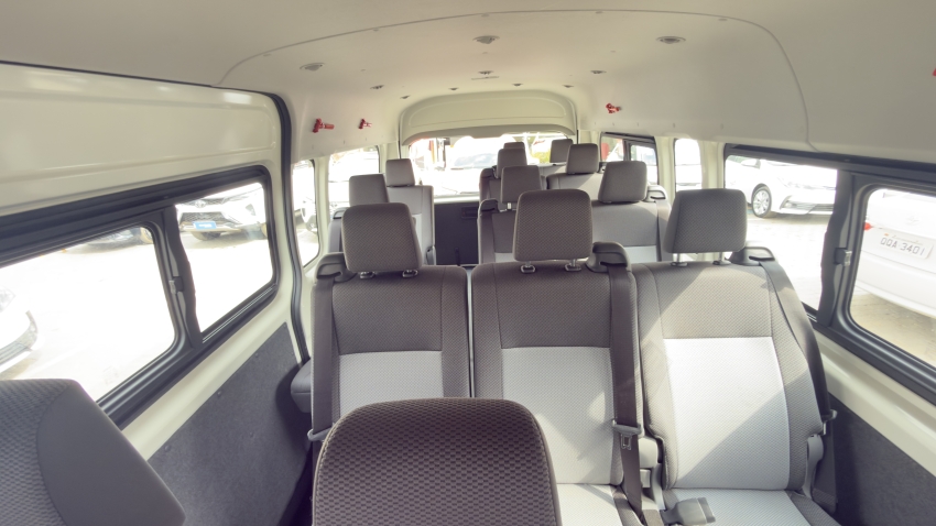 Toyota HIACE 2.8 D-4D TURBO DIESEL MINIBUS 15+1 DX AUTOMÁTICO 14